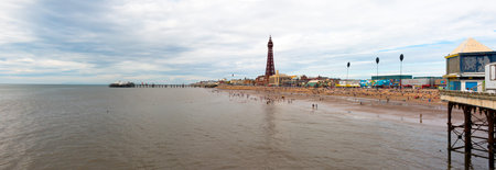 Blackpool's famous Golden Mile beach and Blackpool Tower. Panorama.のeditorial素材