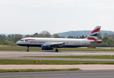 British Airways Airbus A320-232 narrow-body passenger plane (G-EUYF) landing to Manchester International Airport runway.のeditorial素材