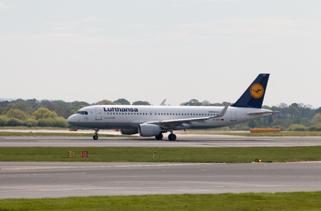 Lufthansa A319-100 narrow-body passenger plane (D-AIZY) taking off from Manchester International Airport runway.のeditorial素材