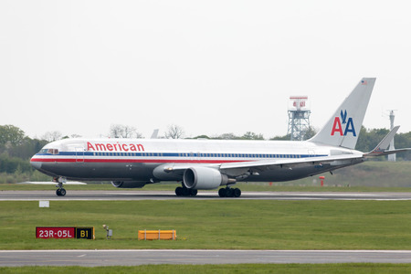 American Airlines Boeing 767-323(ER) wide-body passenger plane (N362AA) taxiing on Manchester International Airport tarmac.のeditorial素材