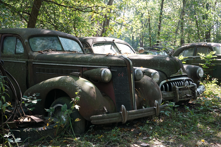 Mackinaw, Illinois â September 24, 2016 : A 1937 Buick on the left and a 1948 Buick, center among many cars in a junkyard.のeditorial素材