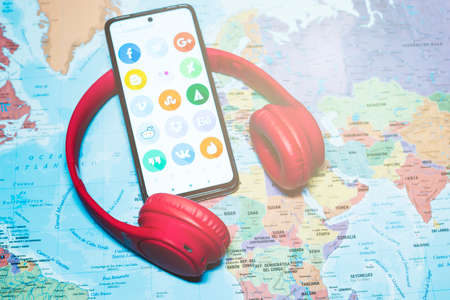 Madrid, Spain 10/2020 mobile phone with the main social media with a world map backgroundのeditorial素材