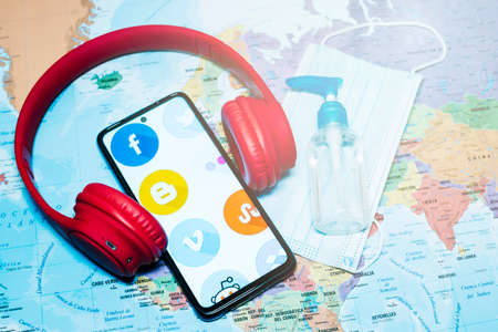 Madrid, Spain 10/2020 mobile phone with the main social media with a world map backgroundのeditorial素材