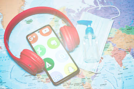 Madrid, Spain 10/2020 mobile phone with the main social media with a world map backgroundのeditorial素材