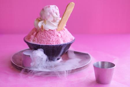 bingsu strawberries, pink background.の写真素材