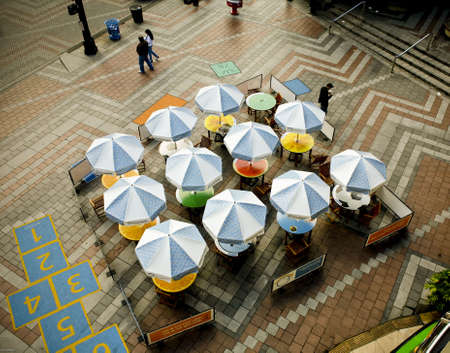 Looking down on a sidewalk cafe in Westlake Square, Seattle, WA 12/13/07のeditorial素材