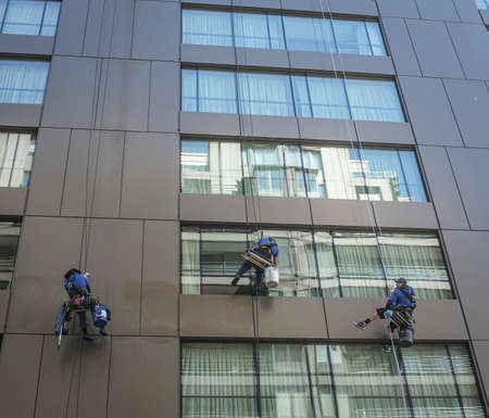 Tall building window washers.のeditorial素材