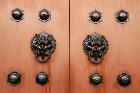 Door handle developing Chinese traditional style - Dragon head brass on wood doorの写真素材
