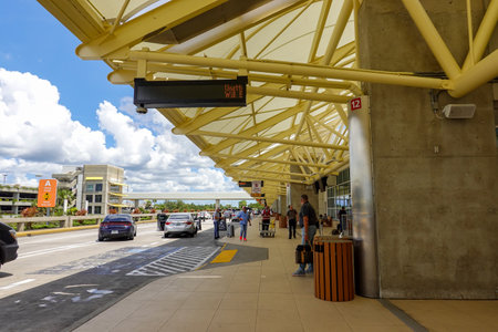 Orlando,FL/USA-8/22/19: Orlando International Airport dropoff area on a sunny summer day.のeditorial素材