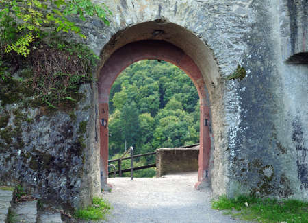 Arch In The Ruin Of The Old Fort Burg Hohenstein Near Bad Schwalbach Hesse Germany On A Beautiful Autumn Dayのeditorial素材