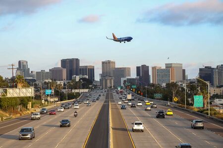 San Diego, California - July 2019: Southwest Airplane coming in for a landing at San Diego International Airpot over the 5 Freeway.のeditorial素材