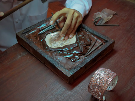 Carving pattern to make a bracelet 
