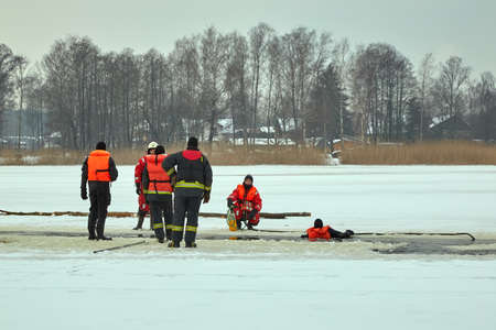 January 21, 2021, Baltezers, Latvia: The work of the rescue service to retrieve the car from the water. The car broke into the iceのeditorial素材
