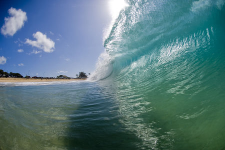 giant breaking wave in hawaii