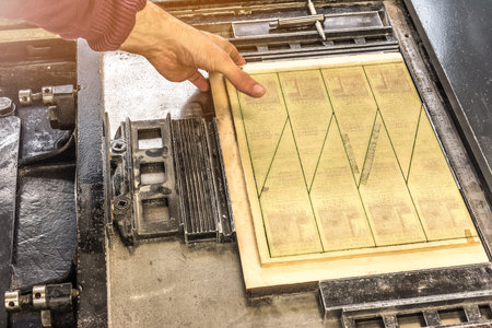 Die cutting machine to give different forms to the paper in a printing press
