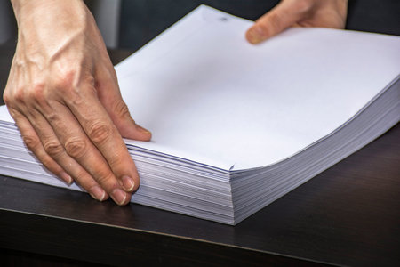 Manipulating envelopes for mailing