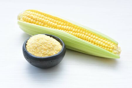 yellow sweet corn (cob) and green husk, chopped and shelled cornの写真素材