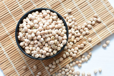 Cicer arietinum - Raw chickpeas displayed in containers watered on flat bottoms