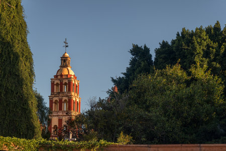 A sunset view of the colonial architecture and historic church of downtown Santiago de Queretaro, Mexico.の写真素材