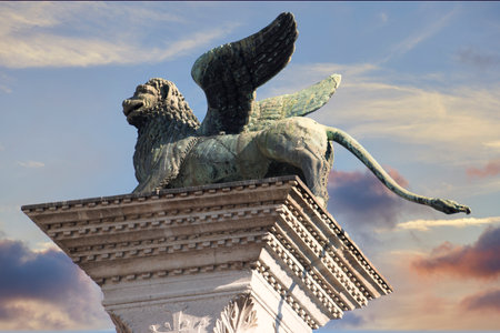 Venetian lion over venetian columnのeditorial素材