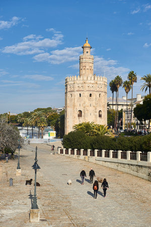 Torre del Oro (Golden Tower), Sevilla, Andalusia, Spain, Europe.のeditorial素材