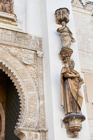 Detail of The Puerta del Perdon moorish entrance to the Patio de los Naranjos and Seville Cathedral, Sevilla, Andalucia, Spain, Europeのeditorial素材