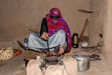Omani woman in traditional dress roasting coffee beans at Bait al Safah museum, Al Hamraのeditorial素材