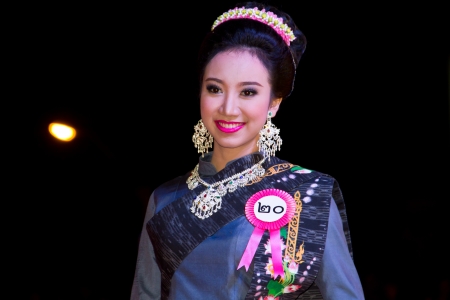 Thai lady takes part in the opening parade of the Loy Krathong Festivalのeditorial素材