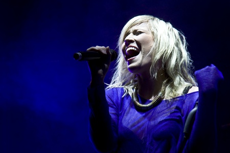 HALLE, GERMANY - AUGUST 27: Natasha Bedingfield performs at the 75th Laternenfest on August 27, 2011 in Halle, Germany.のeditorial素材