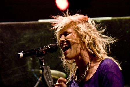 HALLE, GERMANY - AUGUST 27: Natasha Bedingfield performs at the 75th Laternenfest on August 27, 2011 in Halle, Germany.のeditorial素材