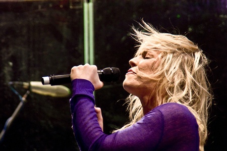 HALLE, GERMANY - AUGUST 27: Natasha Bedingfield performs at the 75th Laternenfest on August 27, 2011 in Halle, Germany.のeditorial素材