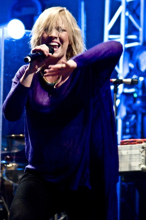 HALLE, GERMANY - AUGUST 27: Natasha Bedingfield performs at the 75th Laternenfest on August 27, 2011 in Halle, Germany.のeditorial素材