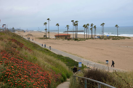 USA California Los Angeles Dockweiler State Beach May 22 2023ocean ocean shore at sunset on the shore concrete bike pathのeditorial素材