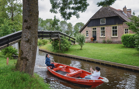 Giethoorn, Netherlands - June 29, 2016: known for its bridges, waterways, thatched cottages  and punters. It is also called the 'Dutch Venice' and known to the world Monopoly edition.のeditorial素材