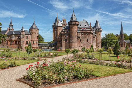 The oldest historical record of a building at the location of the current De Haar castle dates to 1391. The current buildings of De Haar Castle are all built upon the original castle, dating from 1892 and are the work of Dutch architect PJH Cuypers, in a のeditorial素材