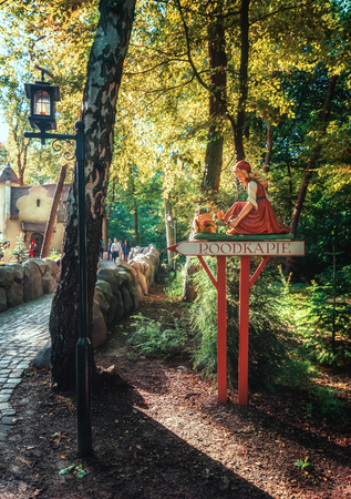 Kaatsheuvel, Netherlands, August 19 , 2017: Indication sign to the Red Riding Hood attraction in the fairytale forest in the theme park Efteling in the Netherlandsのeditorial素材