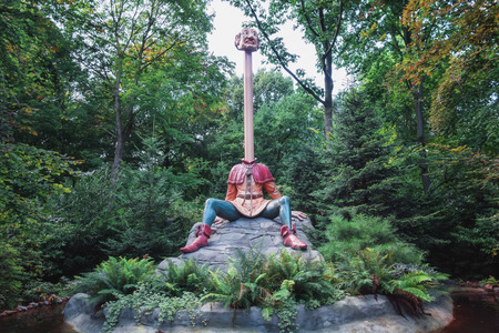 Kaatsheuvel, Netherlands, August 19 , 2017: Long necked servant from the fairy tale six servants in the fairytale forest in the theme park Efteling in the Netherlandsのeditorial素材