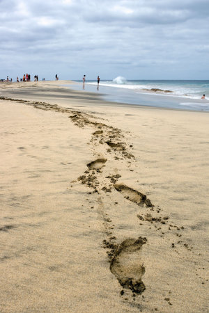 Human traces leave to horizon