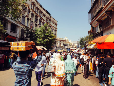 MUMBAI, INDIA - 9 April 2019: Plenty indian people in the Street market. Crowdのeditorial素材