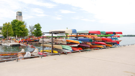 Vibrant Colorful Kayaks Ready for Adventure on Toronto s Stunning Waterfront with CN Tower View. TORONTO, ON Canada - July 4, 2022.のeditorial素材