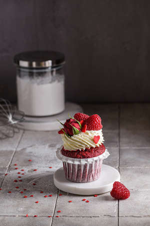 red velvet cupcake with raspberries and creamの写真素材