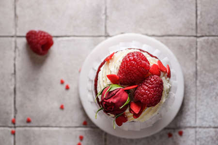 red velvet cupcake with raspberries and creamの写真素材