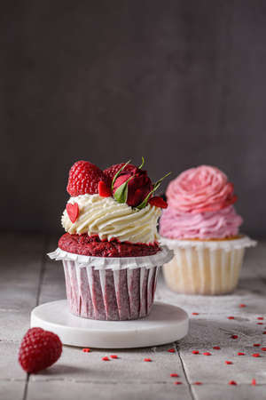 red velvet cupcake with raspberries and creamの写真素材