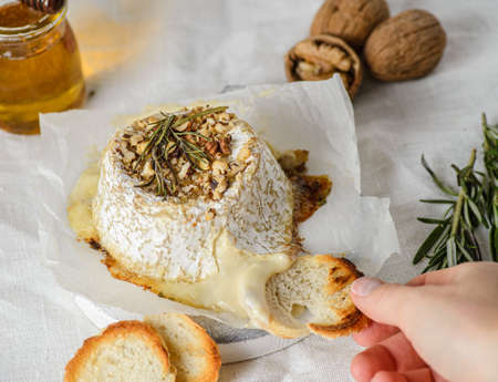 baked brie cheese camembert. step by step recipe. high quality photoの写真素材