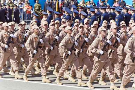 SAMARA, RUSSIA - MAY 9: Russian soldiers march at the parade on annual Victory Day, May, 9, 2017 in Samara, Russia.のeditorial素材