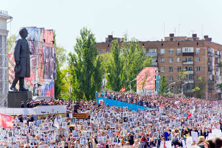 SAMARA, RUSSIA - MAY 9, 2016:  Procession of the people in Immortal Regiment on annual Victory Day, May, 9, 2016 in Samara, Russiaのeditorial素材