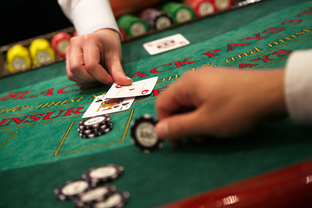Dealer puts down a card on blackjack tableの写真素材