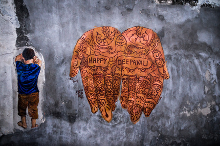 Ipoh, Malaysia on October 20, 2016: Happy Deepavali stret art on a wallのeditorial素材