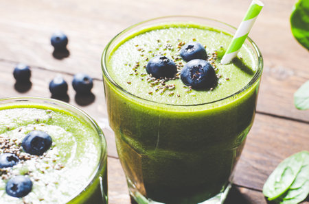 Green Smoothie, Refreshing Spinach, Kiwi, Apple, Banana Drink, Healthy Food, Detox, Vegan or Vegetarian Diet Food Concept, Bright Backgroundの写真素材