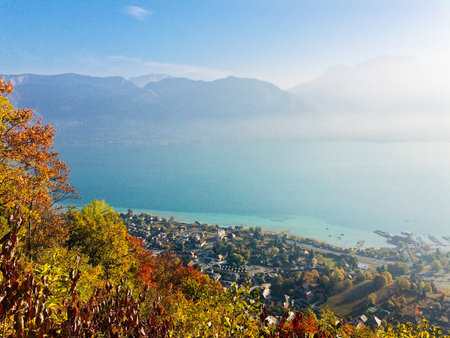 Autumn view of Lake Annecy, Franceの写真素材